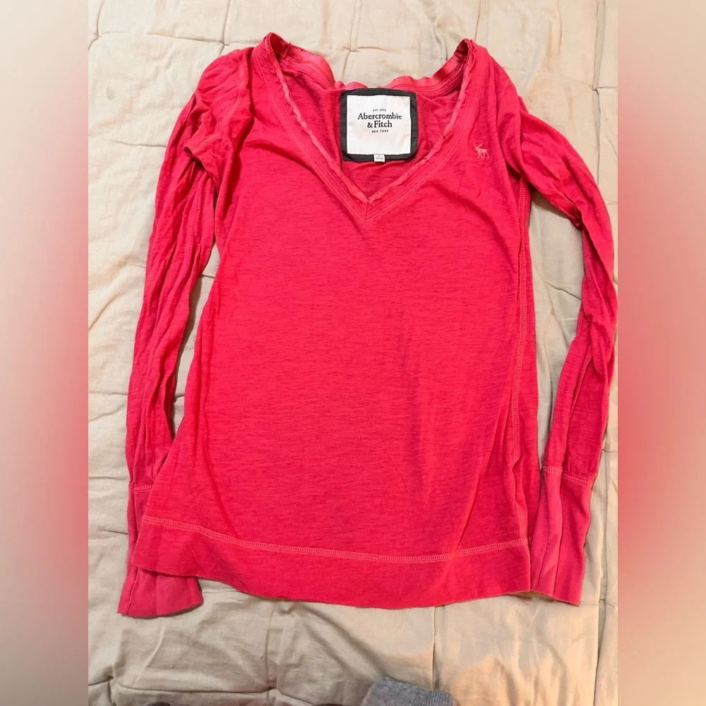 Abercrombie & Fitch Red Long Sleeve Tee - Picture 1 of 3